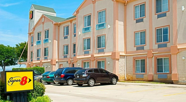 Super 8 by Wyndham Irving/DFW Apt/North