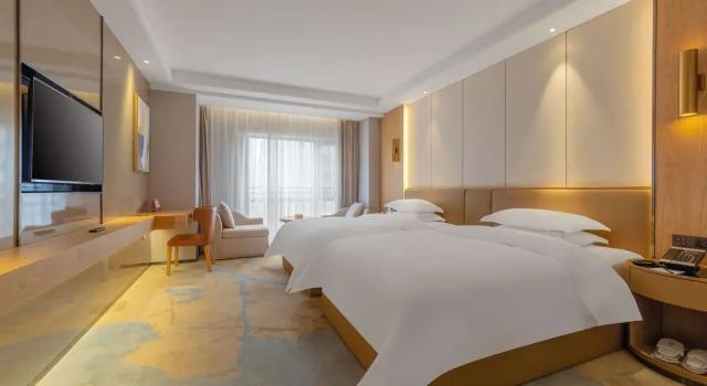 Четырёхместный номер Deluxe Ramada Encore by Wyndham Kunming West