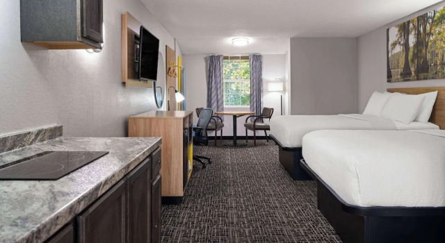 Четырёхместный люкс Days Inn by Wyndham Salisbury, NC