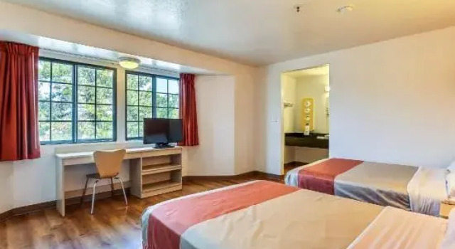 Четырёхместный люкс Motel 6-Pinole, CA