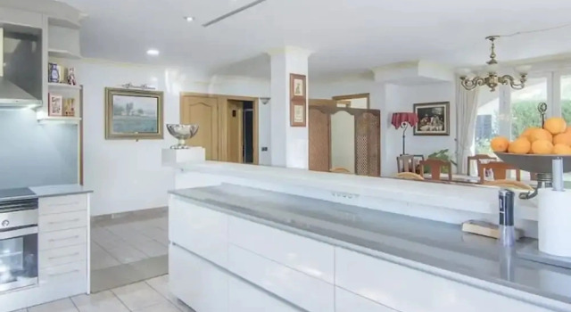 Th103 Villa Espaciosa con Piscina Privada y Jard n, Забронировать Вилла Коттеджи Tarragonès, Коттедж