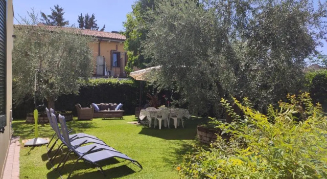 Giardino privato a Bardolino House Private Garden Amorino, Prenota Hotel Hotel a Veneto con piscina, Piscina