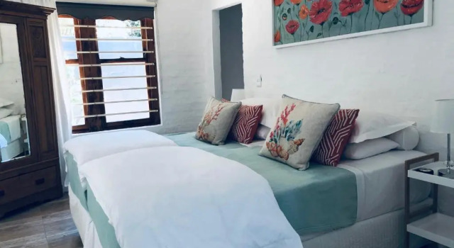 Коттедж The Lily House Hermanus - Central Private Cottages