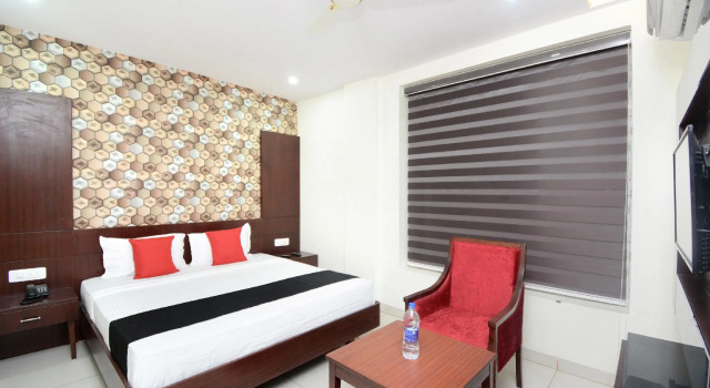 Capital O 30699 Lrc Hotel And Banquet, Забронировать Отель Зиракпур штат Харьяна