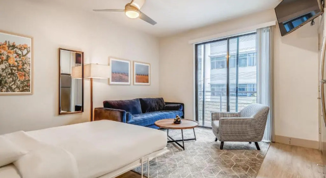 Студия Sentral East Austin at 1630 E Sixth