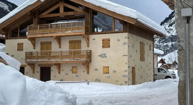 Vanoise Chalet in Prime Location, Забронировать Шале Отели Шампани-ан-Вануаз с парковкой, Парковка