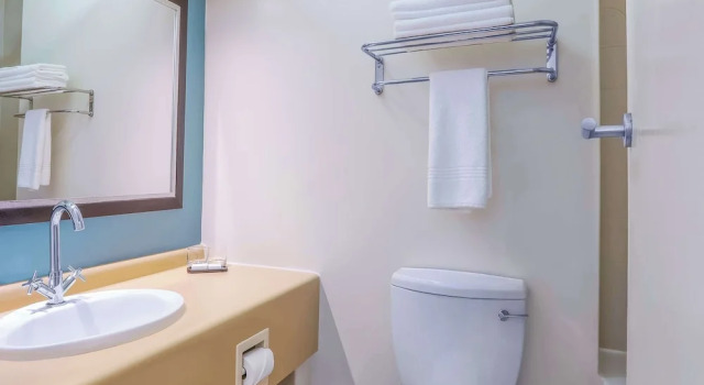 Четырёхместный номер Standard Garden Court East London