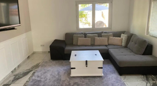 3 Pièces climatisé en rez de jardin avec piscine, Забронировать Апартаменты/квартира Апартаменты Вильнёв-Лубе, Апартаменты/квартира