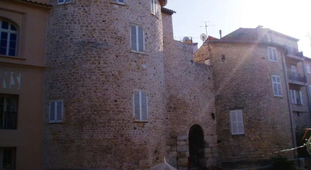 Апартаменты Balcony over Provencal Market, Old Antibes