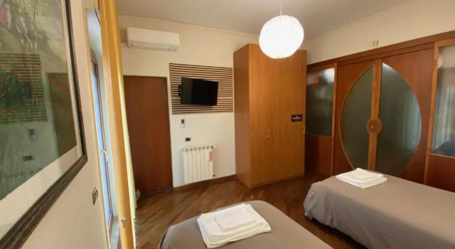CASA BATTISTI MESSINA bellissimo appartamento in centro città ideale per FAMIGLIE o GRUPPI DI AMICI - max 3 camere, max 8 persone, Book Lejlighed Lejligheder i Messina, Lejlighed