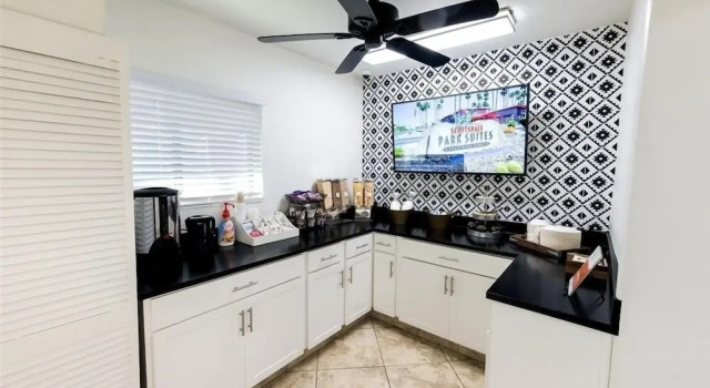 Fully Furnished 1BR Suite-Prime Location! 110 by RedAwning, Забронировать Апартаменты/квартира Апартаменты Пруда в Темпе, рядом с Vista Del Camino Park, Апартаменты/квартира