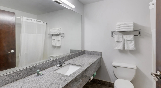 Четырёхместный номер Standard SureStay Hotel by Best Western Morganton
