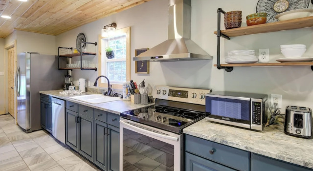 Коттедж Sevierville Cabin w/ Private Hot Tub & Fire Pit