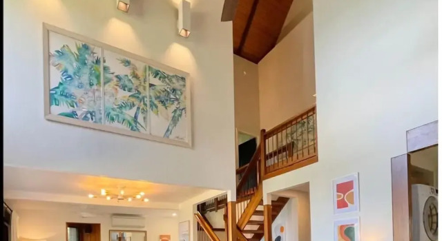 Коттедж Sophisticated Oceanfront Retreat - Air-conditioned - Walk to Beach - Vrkcv