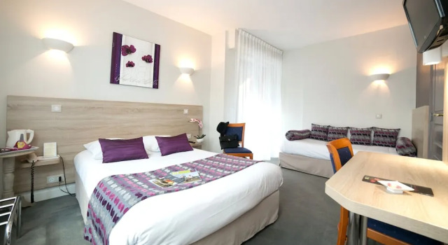 Трёхместный номер Superior Logis Hôtel Auberge de la Rose