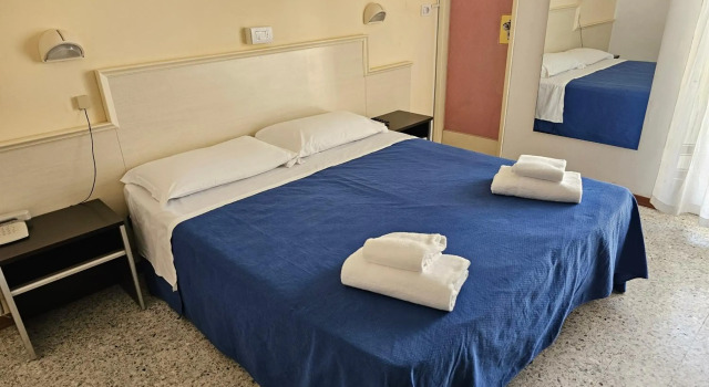 Hotel Riviera, Забронировать Отель Отели Каттолики с бассейном, рядом с Аквариум Le Navi, Бассейн