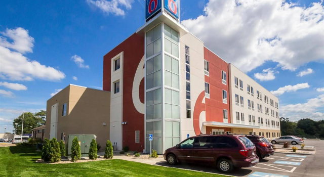 Days Inn by Wyndham South Bend/Notre Dame, Rezerwuj Hotel Mishawaka Indiana