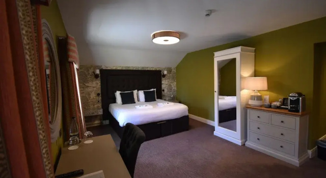 Четырёхместный семейный номер Standard Elveden Inn