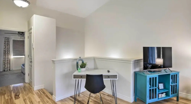Stunning Anchorage Townhome ~ 5 Mi to Dtwn!, Varaa Huoneisto Anchorage Alaska