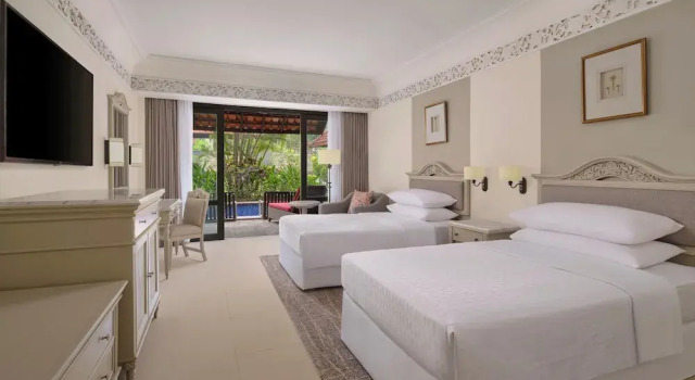 Двухместный номер Deluxe с балконом и с видом на сад Mustika Yogyakarta Resort and Spa