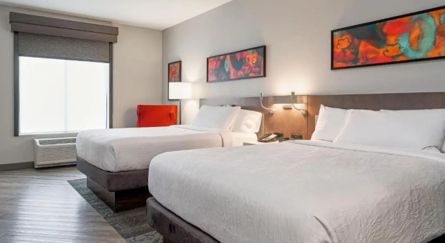 Четырёхместный номер Premium Hilton Garden Inn Louisville Mall Of St. Matthews