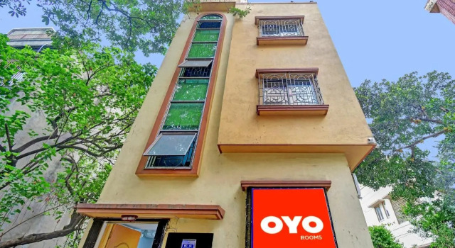 OYO 88202 Starlight Guest House, Boek Pension Hotels in Jādabpur met parkeren, Parkeren