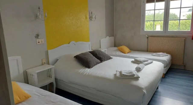 Четырёхместный номер Standard Le Mareuillais Hotel-Restaurant