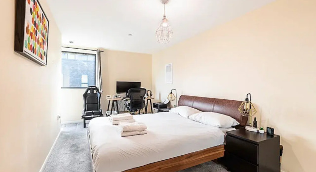 Апартаменты Sleek Flat w/ River Views In Canary Wharf