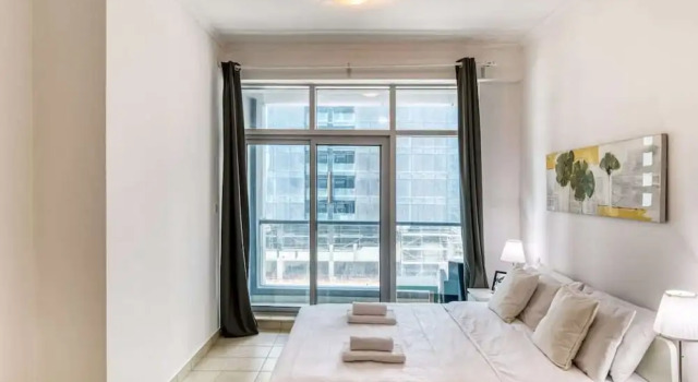Spacious and Bright Apt in the Heart of Marina!, Забронировать Отель Отели Эмирата Дубая 4 звезды, рядом с Jumeirah Palm Tram Station, 4*