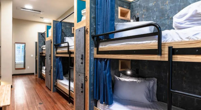 Кровать в общем номере (женский номер) HI New Orleans Hostel