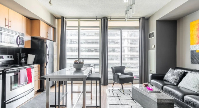 Newly Designed 1BR Executive Suite Great Location, Забронировать Отель Торонто Greater Toronto Area, рядом с Театр Принцесса Уэльса
