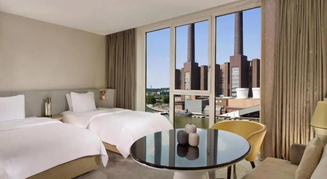 Четырёхместный номер Deluxe The Ritz-Carlton, Wolfsburg