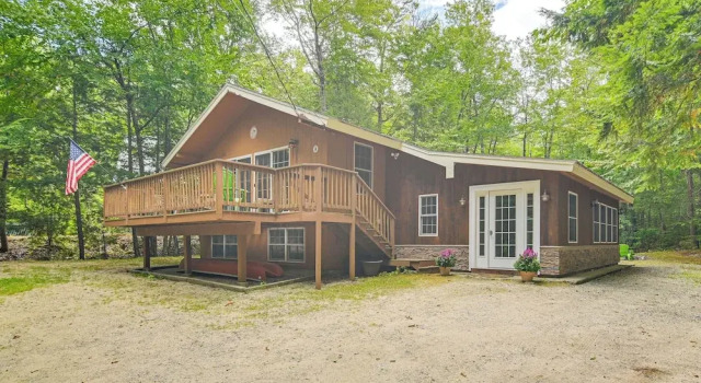 Walk to Water: Outdoor Gem w/ Bunkhouse in Madison, จอง บ้านพักตากอากาศ Madison นิวแฮมป์เชียร์