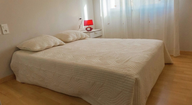 Attractive Villa in Roquemaure With Swimming Pool, Забронировать Вилла Виллы Овернь-Рона-Альпы, Вилла
