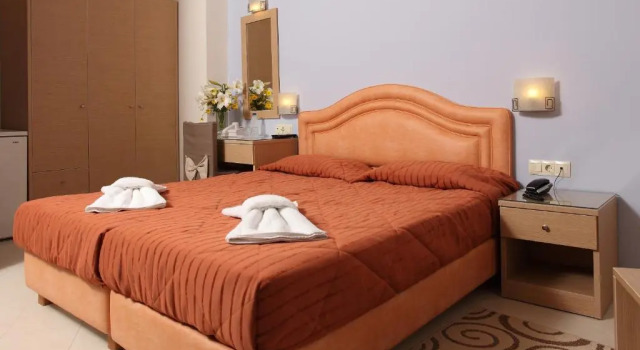 Трёхместный номер Standard с видом на город Kronos Hotel