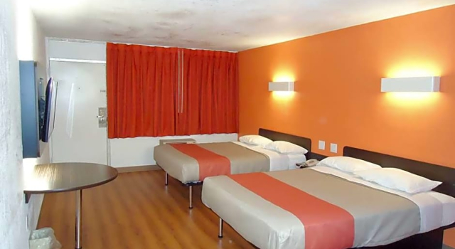 Четырёхместный номер Standard Motel 6-Connellys Springs, NC