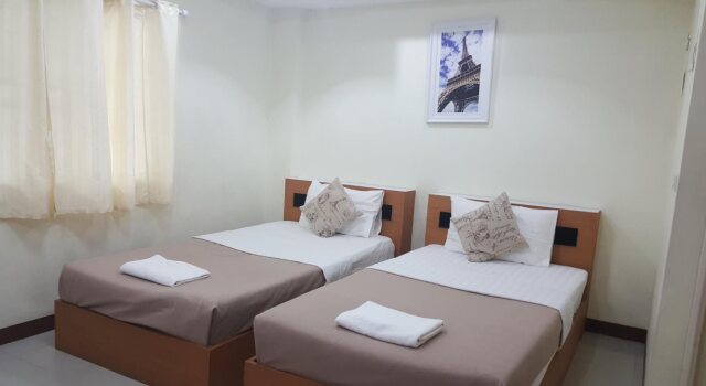 Somboonplace Korat, Забронировать Отель Отели Накхонратчасима с парковкой, рядом с Торговый центр The Mall Korat, Парковка