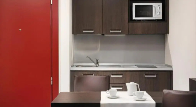 Holiday Inn Suites Naples - Gricignano, Rezervați Hotel Gricignano dAversa Campania