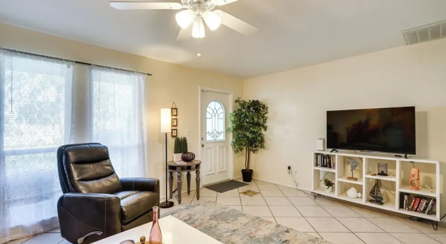 7 Mi to Beaches: Pet-friendly Cape Coral Home, Забронировать Дом для отпуска Кейп-Корал Southwest Florida, рядом с Поле для гольфа Hunters Run Executive