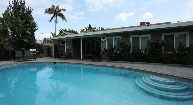 Comfy Pool Home,1/4 Mile Walk To Disneyland