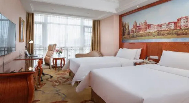 Люкс Vienna International Hotel
