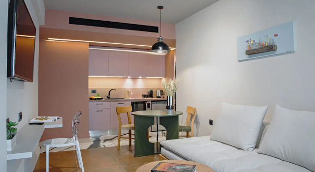 Трёхместный люкс Luxury c 1 комнатой Pavo Art Hotel