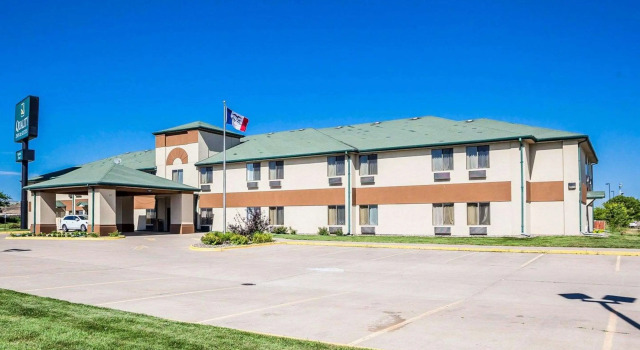 Quality Inn & Suites Altoona, Rezerwuj Hotel Hotele w Iowa z basenem, Basen