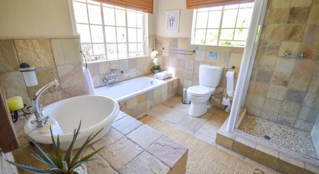 Коттедж с 3 комнатами San Rock Guest House