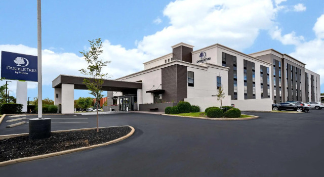 Номер Standard DoubleTree by Hilton St. Louis Airport, MO