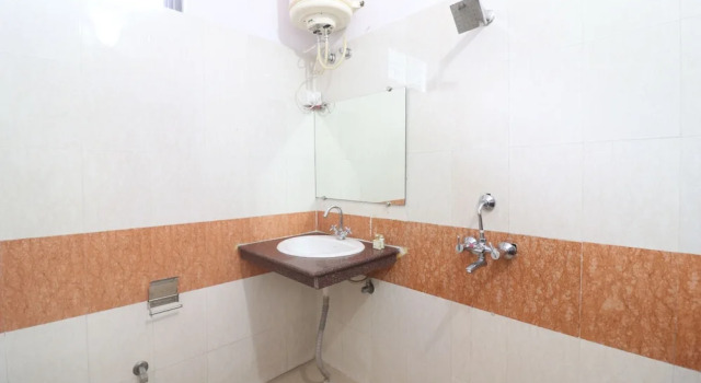 Двухместный номер Deluxe с балконом Hotel Mandakini