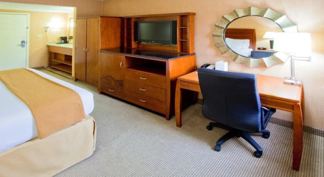 Holiday Inn-Portsmouth, Boek Hotel Portsmouth Virginia