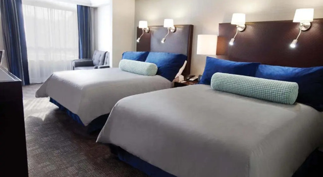 Четырёхместный номер Standard Sandman Signature Langley Hotel