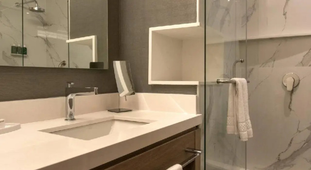 Четырёхместный номер Standard Courtyard by Marriott San Luis Potosi, Los Lagos