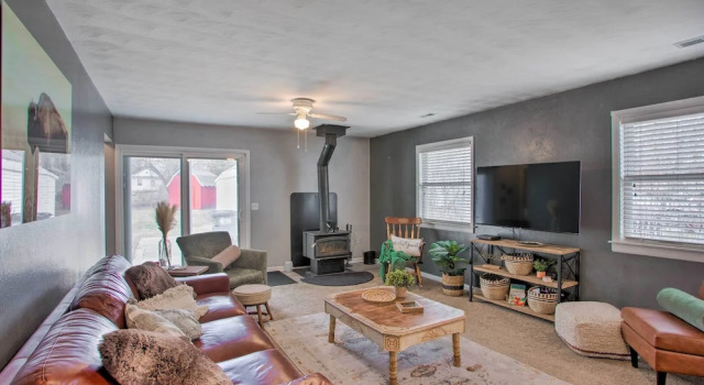 8 Mi to Lake Eerie & Dtwn Toledo! Peaceful Cottage, Забронировать Дом для отпуска Толедо штат Огайо